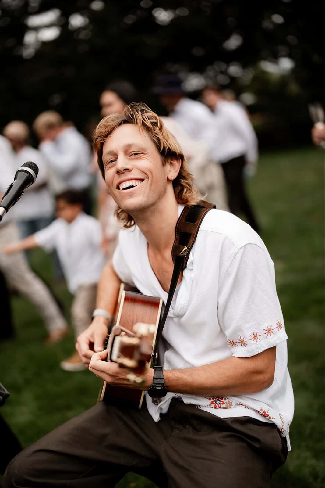 Mitch Tolnay performing at Meribee